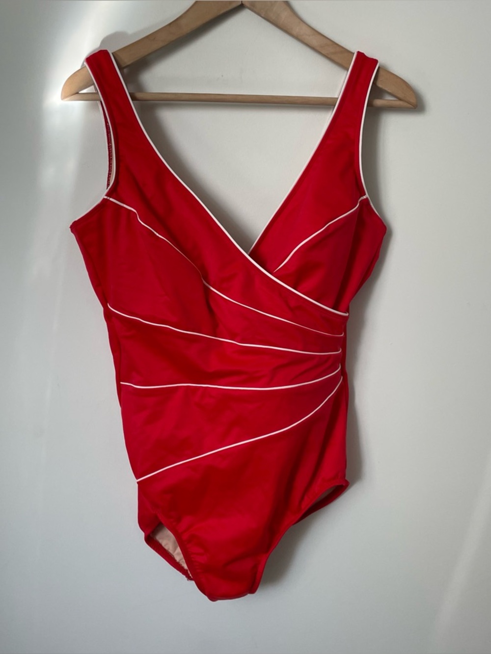 Miraclesuit Women's Horizon One Piece Swimsuit in Red with White Piping Size 16